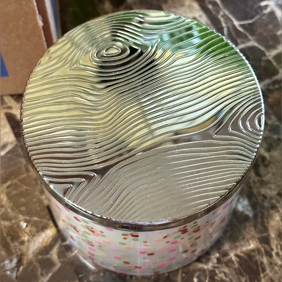 Pumpkin Spice Latte X Twisted Peppermint 3-Wick Candle - Picture 7 of 7